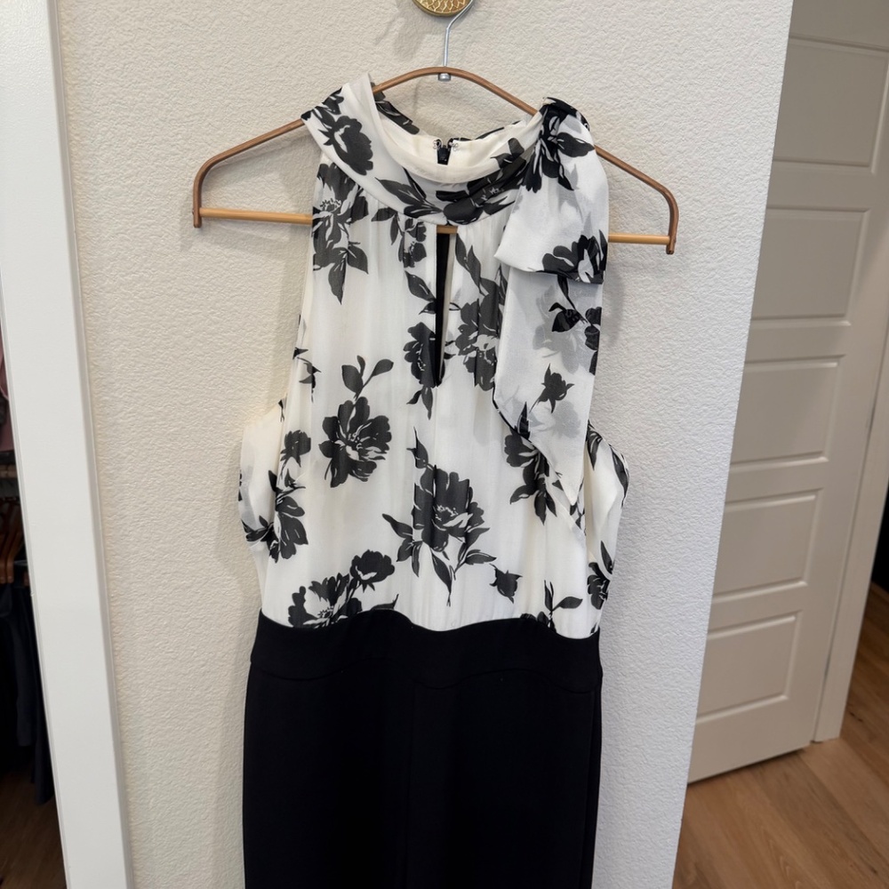White House Black Market Stunning Pantsuit